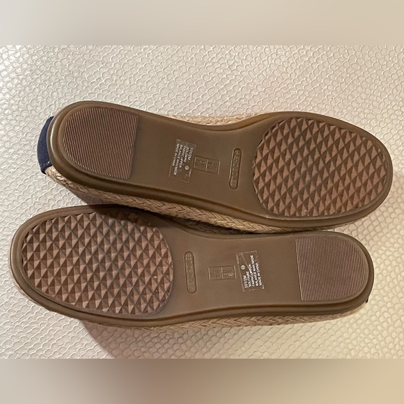 Aerosoles women’s pink/blue fabric, espadrille flat slip on Size 10.5 M-US. - Picture 5 of 10
